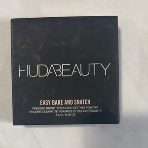 HUDA BEAUTY Easy Bake and Snatch Setting Powder - Black and White
